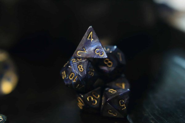 Dés en métal : comment les faire briller ?